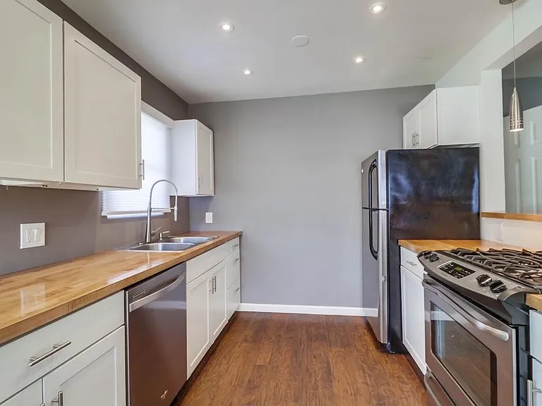 1875 Oliver Ave #B — Photo 6