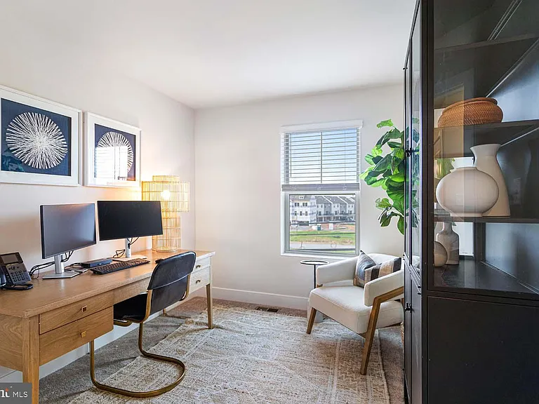 207 Matilda — Photo 23