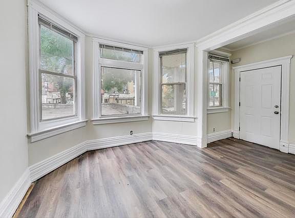 2nd image of 2144 W Montrose Ave #1F