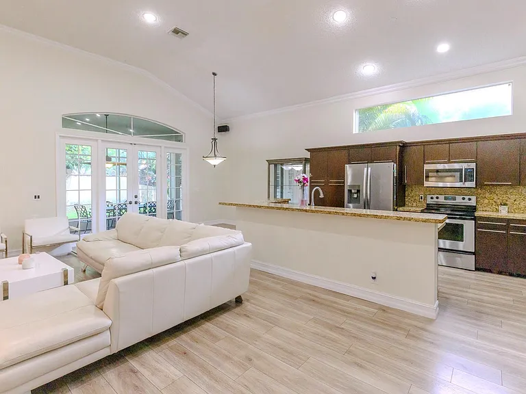 4082 Trenton Ave — Photo 10