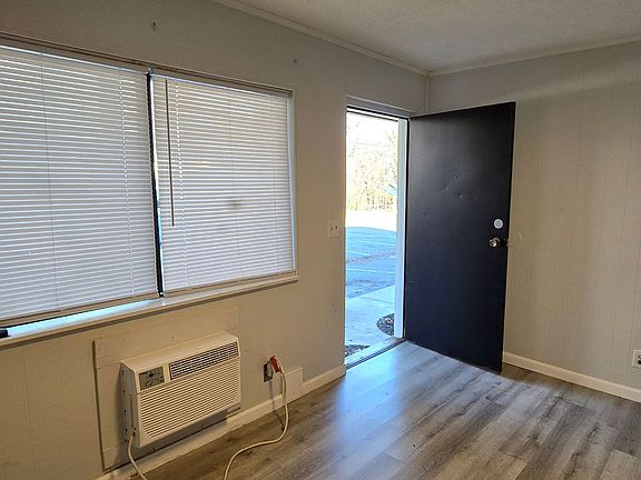 4th image of 109 Meadow Lark Ln #9
