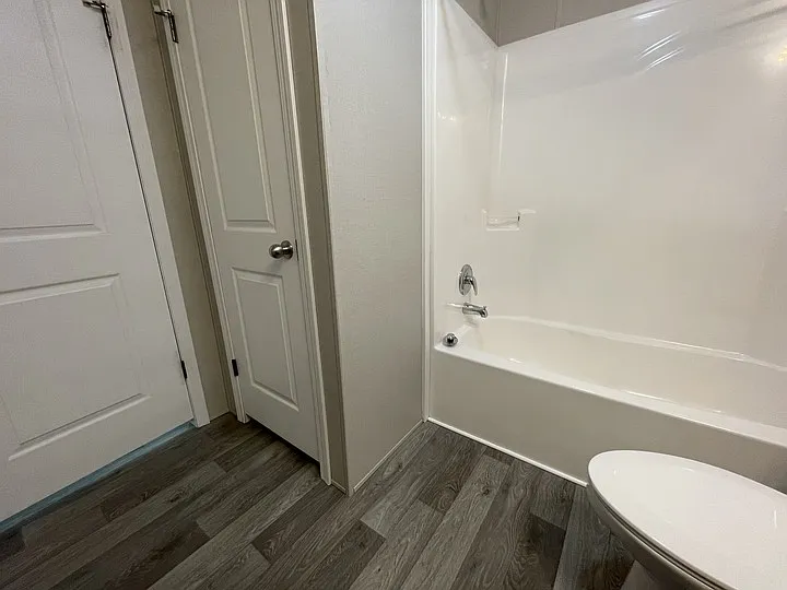 38000 Le Chateau Blvd #124 — Photo 6