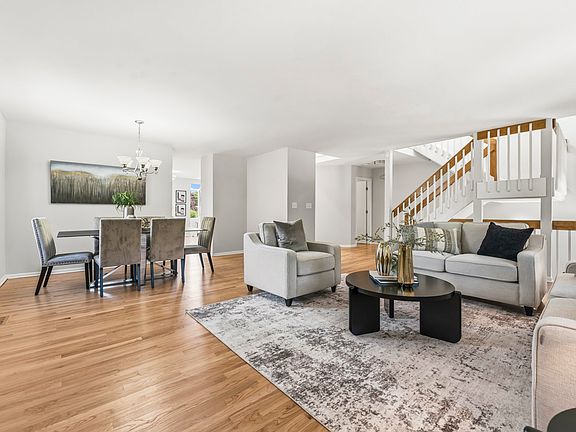 5th image of 971 W Essex Pl