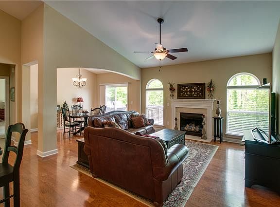 5th image of 1404 Copperfield Pl