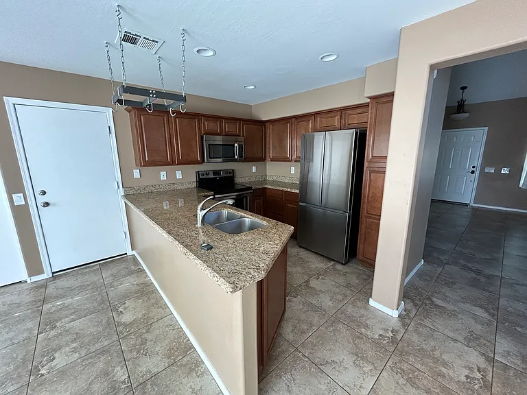 1150 N Nantucket St — Photo 4