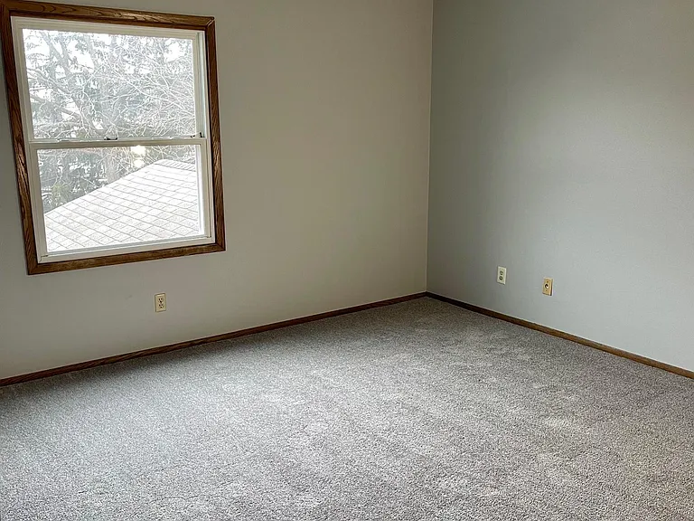 W150S7046 Cornell Cir — Photo 11