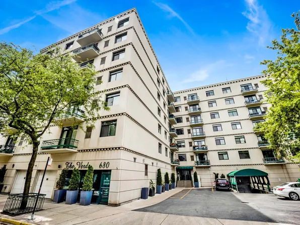 680 N Green St APT 508, Chicago, IL 60642