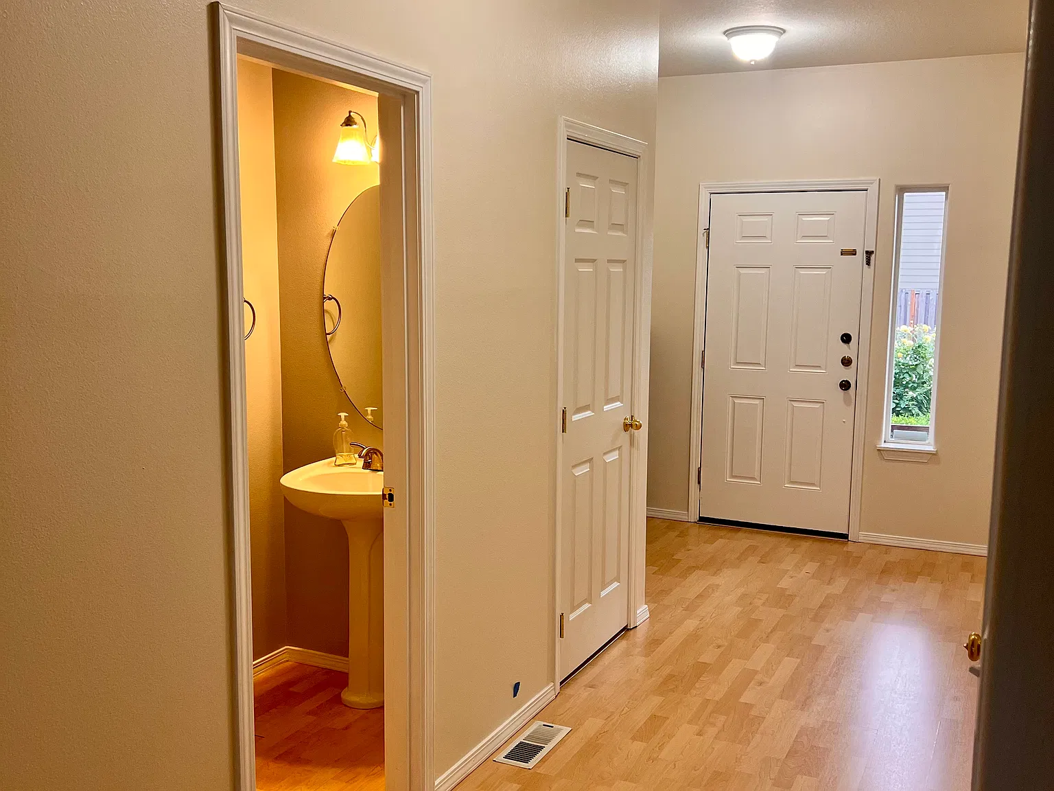 4 bed, 2.5 bath, 1928 sqft, $2,895 — Photo 4