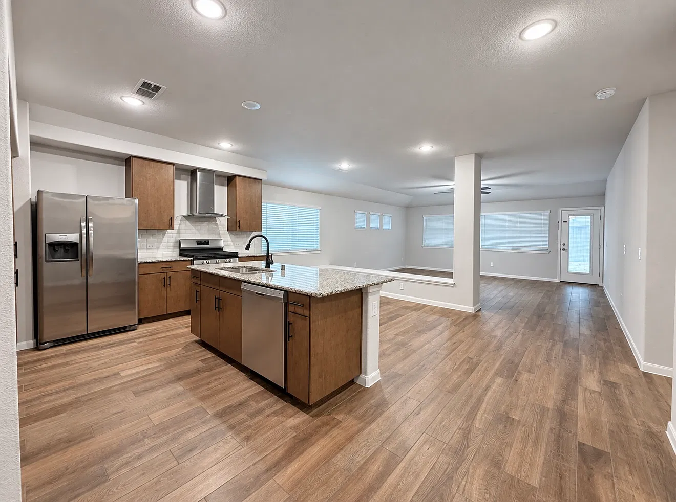 4 bed, 2134 sqft, $2,450 — Photo 4