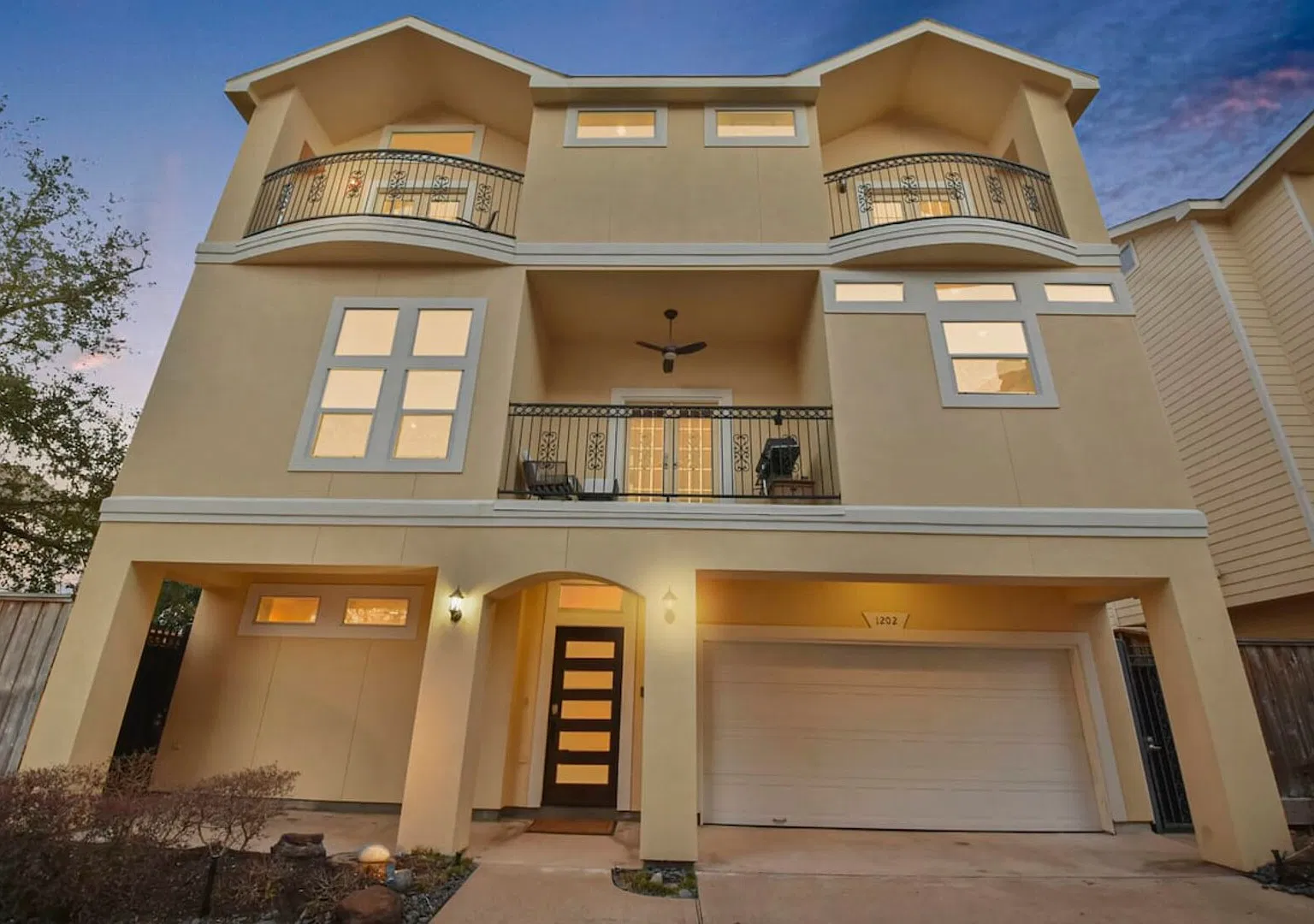 6BR Heights Home w/ Pool & Cinema Room — Photo 3