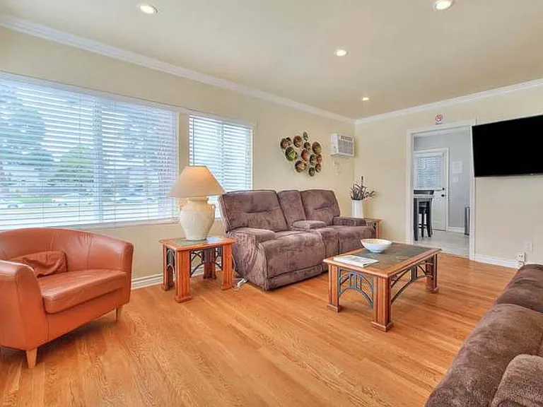 9328 Crenshaw Blvd #1 — Photo 3