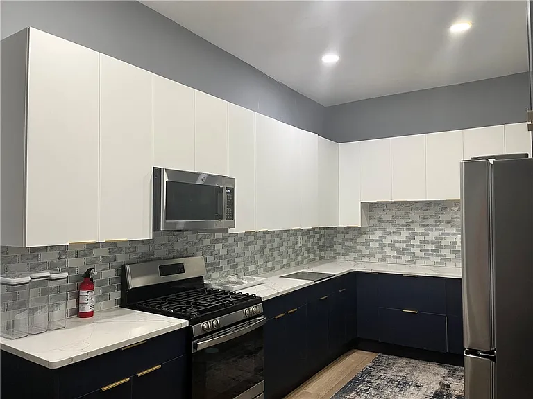 1030 Ross Ave — Photo 8