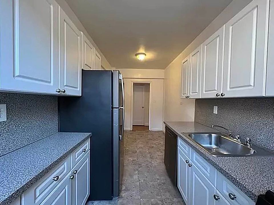 2nd image of 3900 Harper Ave #10A