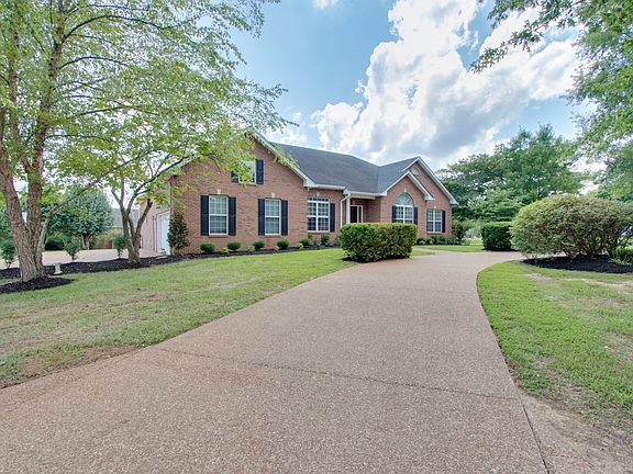 3rd image of 155 Woodlake Dr