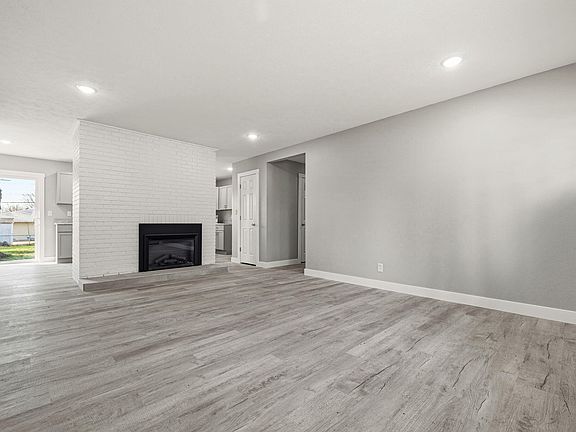 4th image of 1532 E Seminole Street