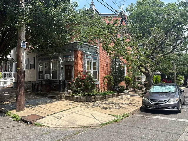 1637 Haworth St #C — Photo 9
