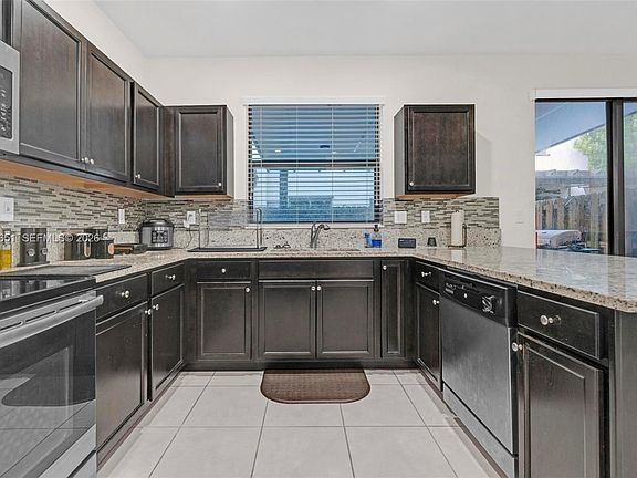 4th image of 11413 SW 253rd St