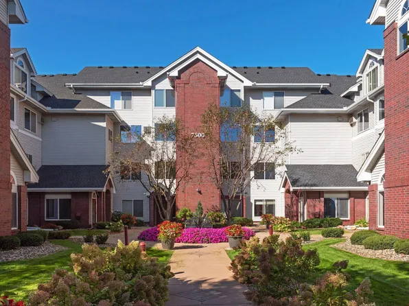 7500 Edinborough Way APT 3303, Edina, MN 55435