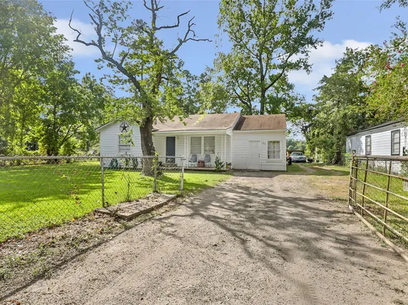 305 Cherry Creek Rd, Dayton, TX 77535