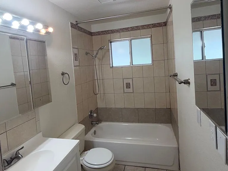 164 E Martin Dr — Photo 13