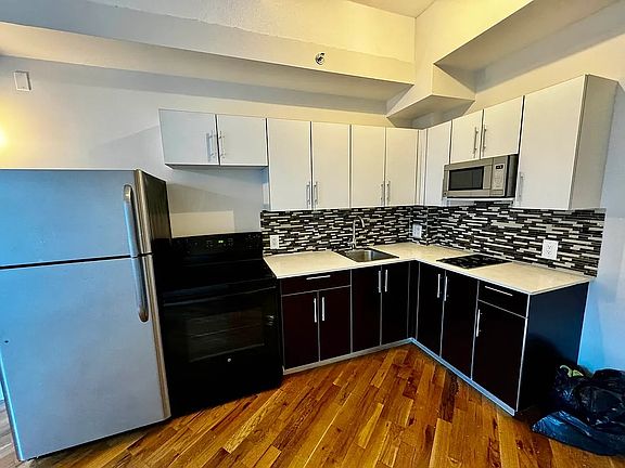 2nd image of 29-28 41st Ave #809