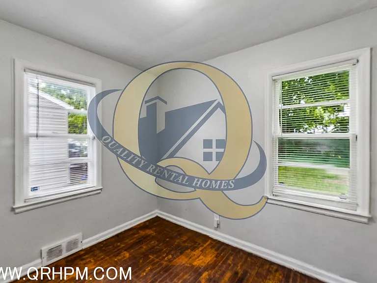 955 S Ballenger Hwy — Photo 9