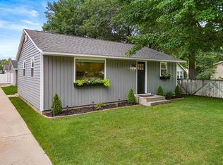 917 Carver St, Traverse City, MI 49686