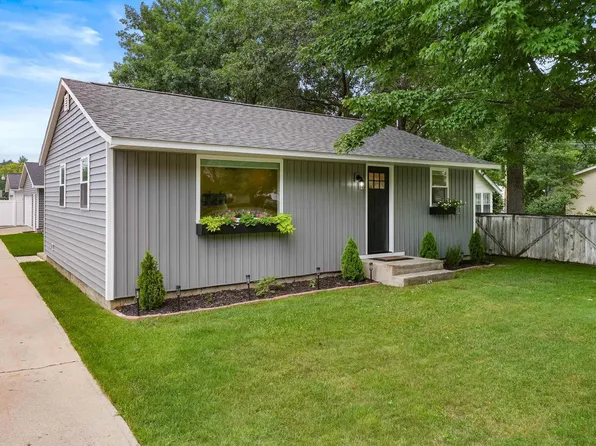 917 Carver St, Traverse City, MI 49686