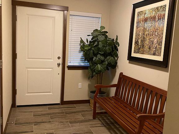 Entrance hall, there is a closet for your coats or just an extra storage as soon as you enter