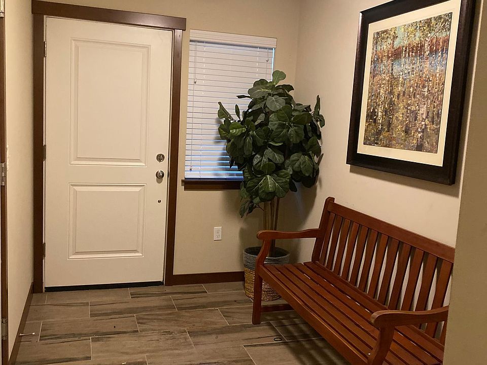 Entrance hall, there is a closet for your coats or just an extra storage as soon as you enter