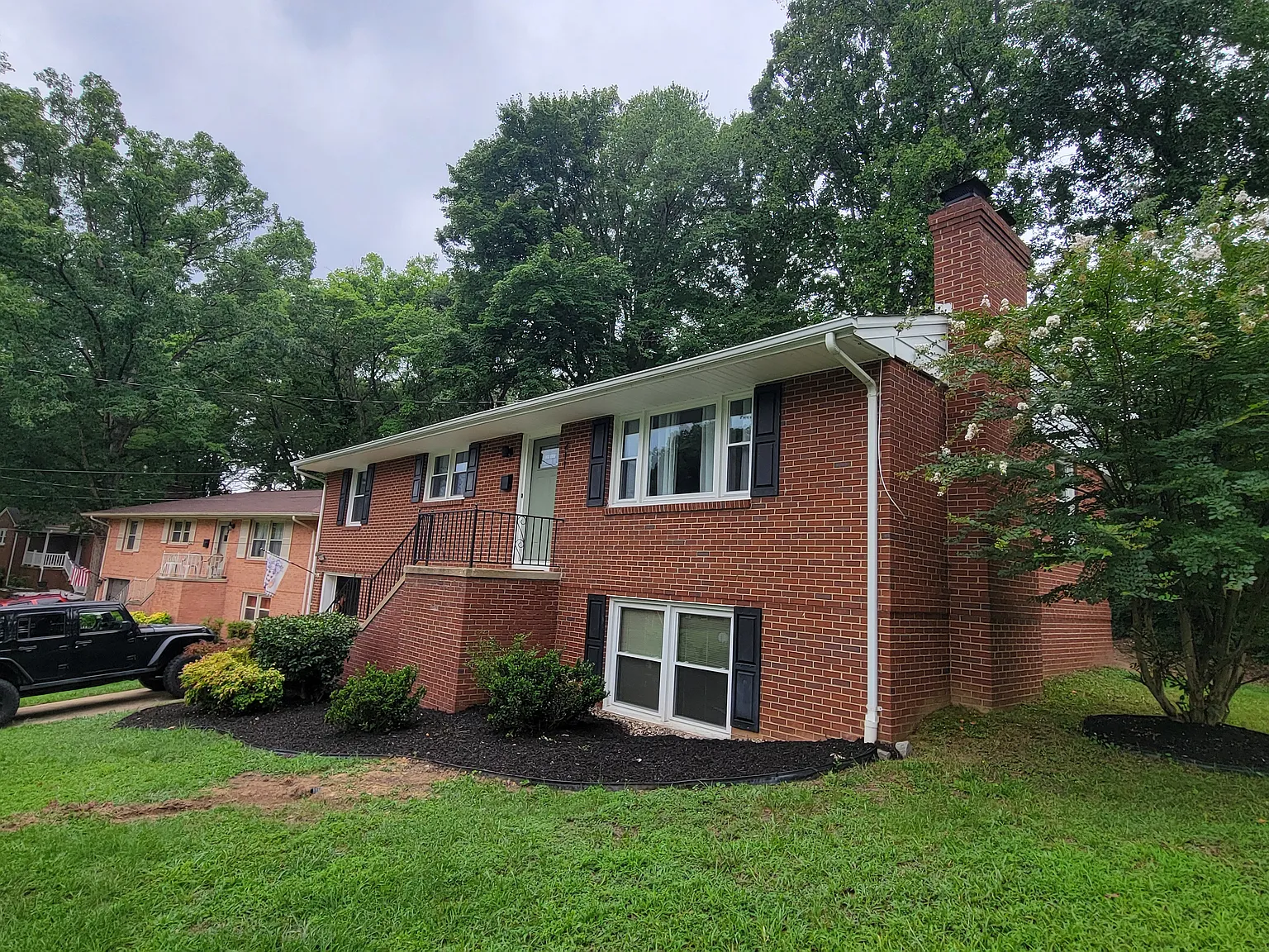 3 bed, 2000 sqft, $2,300 — Photo 3