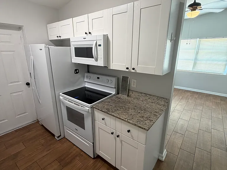 1720 Miller Ave — Photo 9