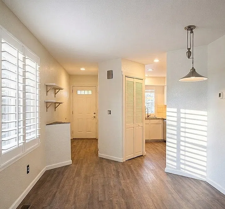 2 bed, 1.5 bath, 972 sqft, $2,450 — Photo 3