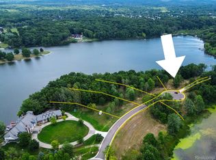 5 Lakeshore Dr E, Goodrich, MI