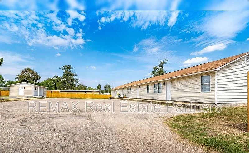 2 bed, 1.0 bath, 665 sqft, $700 — Photo 4