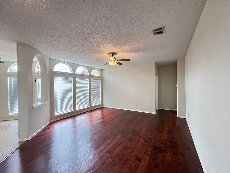 723 Sumner Dr — Photo 35