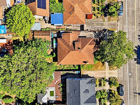 3rd image of 5557 N Denver Ave
