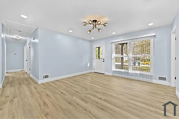 1728 Wayland Cir NE — Photo 3