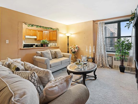 3rd image of 1165 E 54th St APT 7A