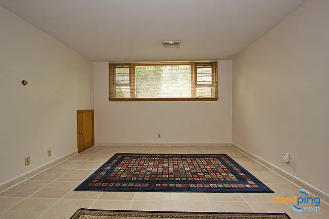 Building Photo - 1220 S 22nd St #1