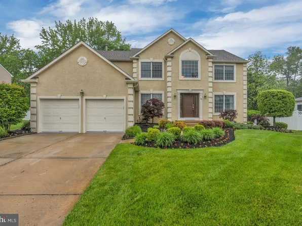 40 Country Squire Ln, Marlton, NJ 08053