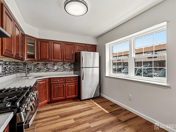 3rd image of 8401 Hana Rd