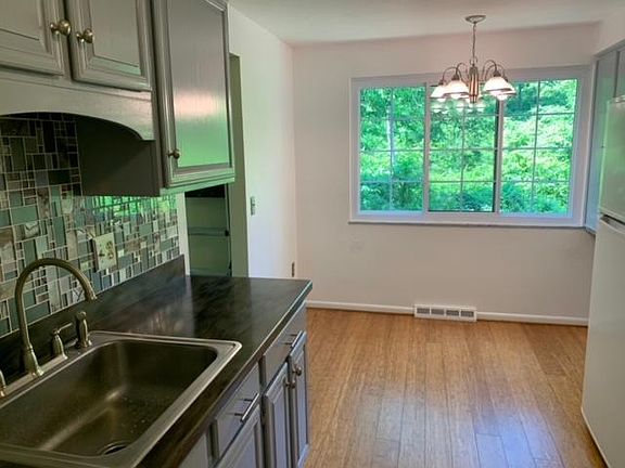 4th image of 111 Little Glen Dr