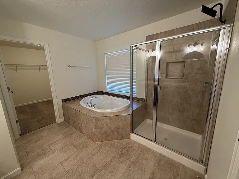 17539 SE Acadia St — Photo 41