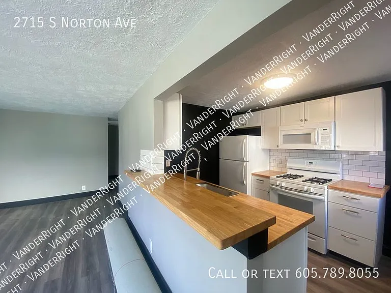 2715 S Norton Ave — Photo 2