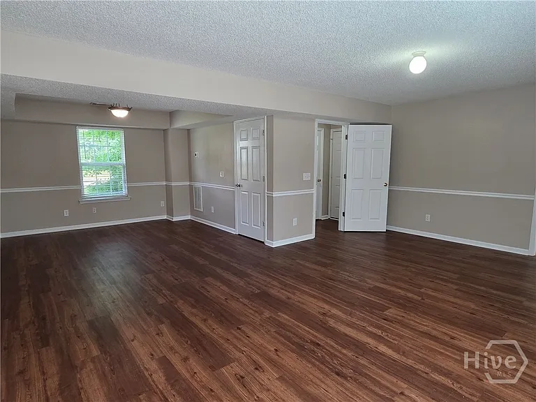 301 Aspen Dr — Photo 22