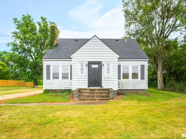 211 E State St, Washburn, IL 61570