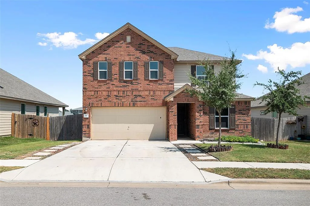 5 bed, 3.0 bath, 2356 sqft, $2,300 — Photo 1