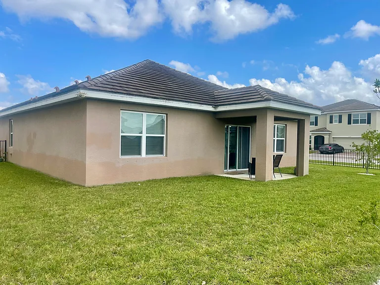 10574 SW Cambria Ln — Photo 42