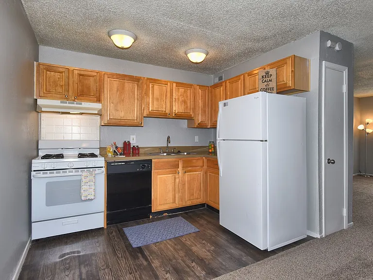 Heatherstone Apartments — Photo 48